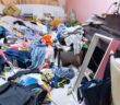 Messie Wohnung richtig entrümpeln (Foto: Adobe Stock- joey333 )
