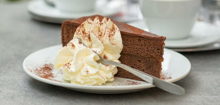 Wenn Künstliche Intelligenz Sachertorte backen will (Foto: AdobeStock - Mazur Travel)