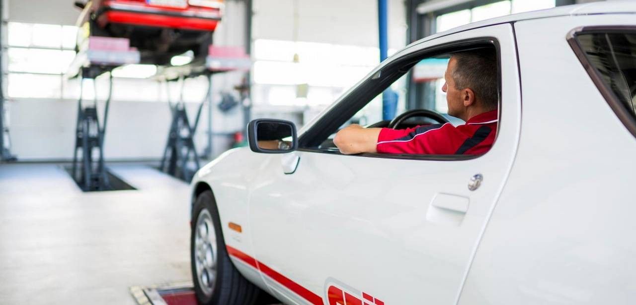 Richtiges Sitzen im Auto: Tipps für optimale Sicherheit (Foto: GTÜ.)